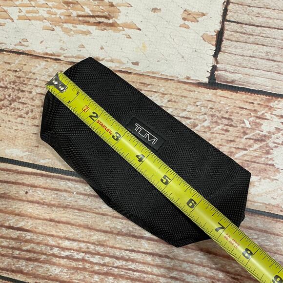 Tumi for Delta small black amenity travel bag - Picture 7 of 8